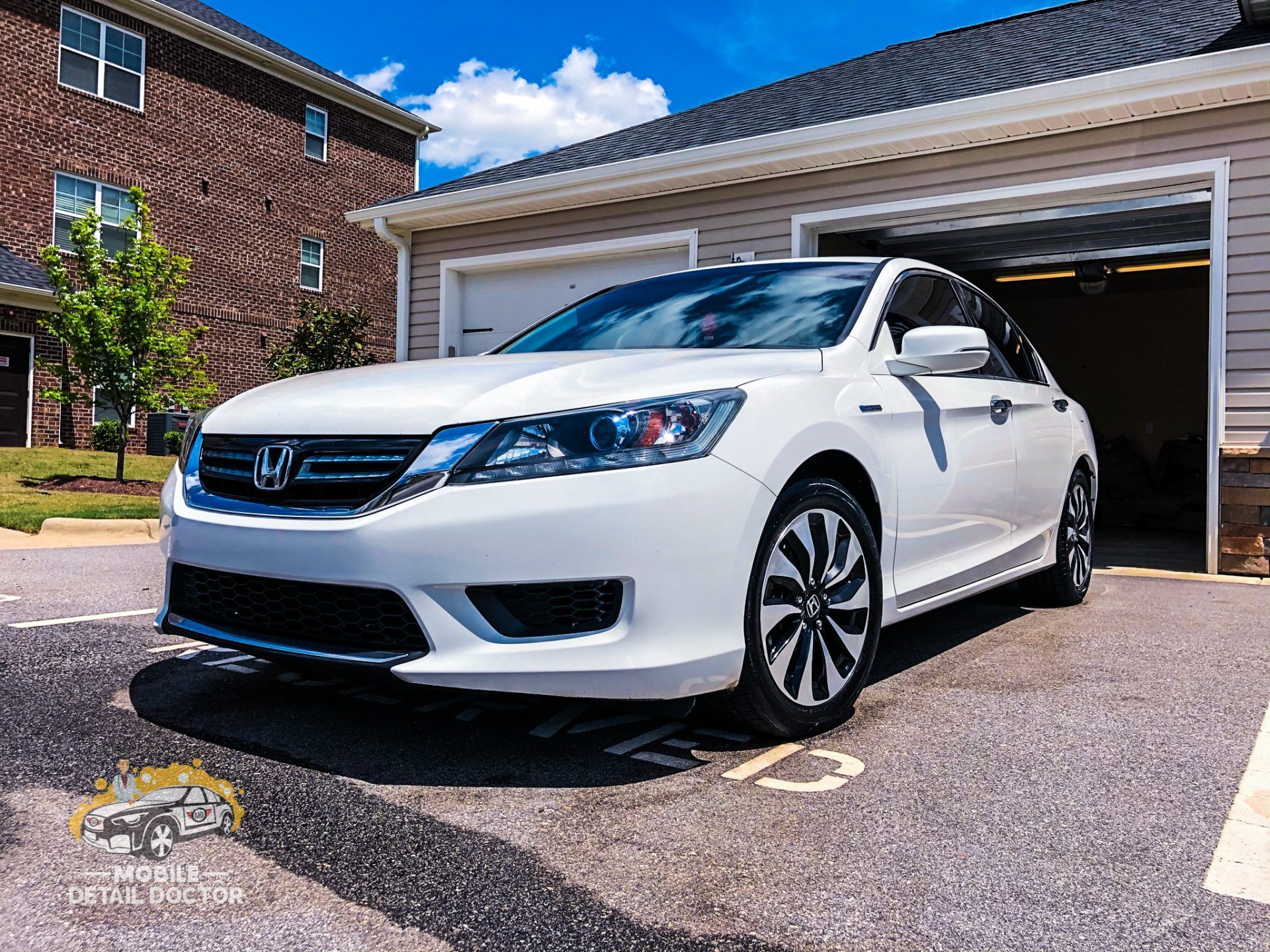 2017 alpine white Honda Accord Hybrid